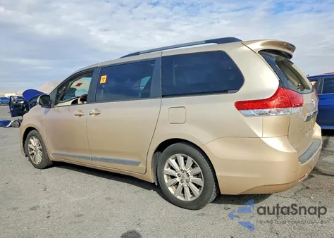2014 Toyota Sienna Xle z USA, uszkodzony, nr VIN 5TDYK3DC2ES513838